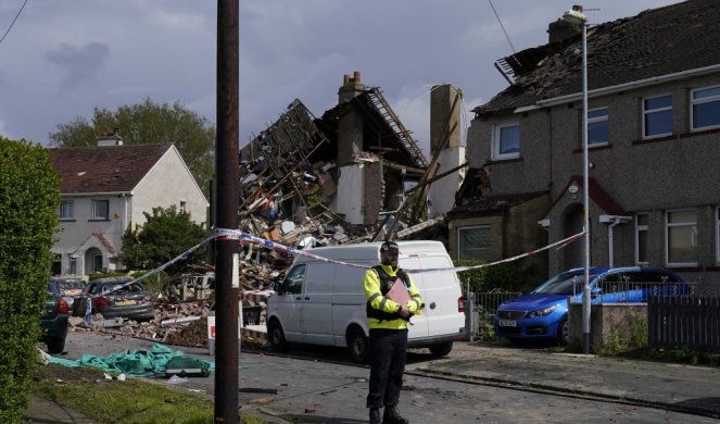 Експлозија на гас уби дете: Четворица сериозно повредени и две куќи целосно разнесени во Англија