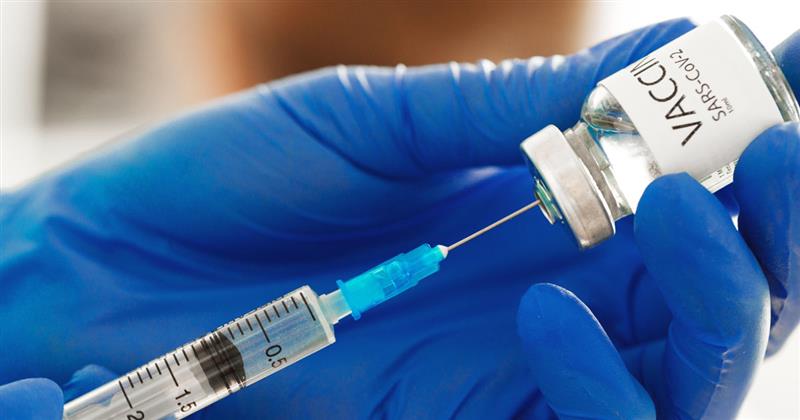 Норвешка ја прекинува вакцинацијата со две вакцини поради нуспојави