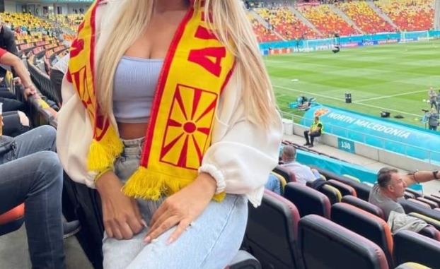 ФОТО: Дали е ова најубавата македонска навивачка на стадионот во Букурешт?