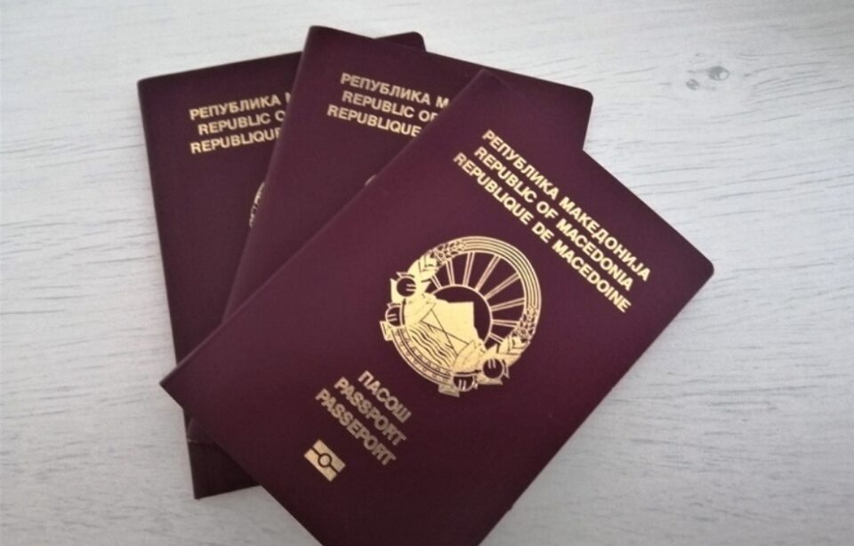Фалат пасоши, нема регистарски таблички и возачки дозволи, а недостигаат и свидетелства!