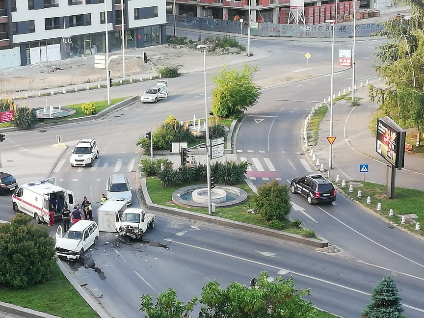 ВОНРЕДНА ВЕСТ: Рано утрово тешка сообраќајка во Скопје! (ФОТО)