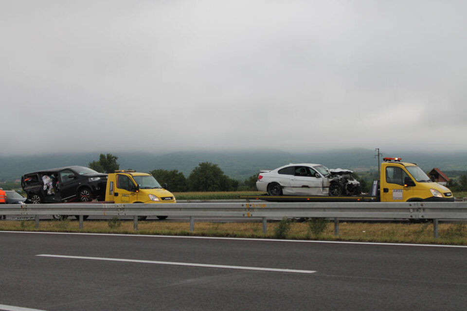 ФОТО: Девет лица, од кои 4 деца се повредени утрово во тешка сообраќајка на автопатот Белград – Ниш