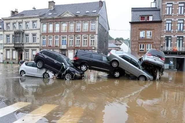 Страшни и шокантни фотографии од поплавите во Германија- нема да верувате што гледате (ФОТО ГАЛЕРИЈА)