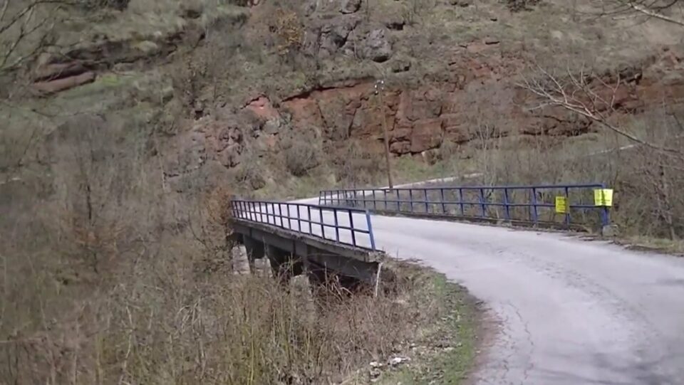 ФОТО: Дали ова е најморничавото место на Балканот? Овој мост не го поминува никој поради овој мит!