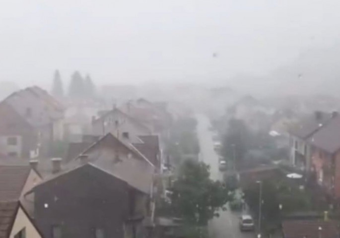 Апокалиптично невреме ја погоди Србија- погледнете ја оваа снимка (ВИДЕО)