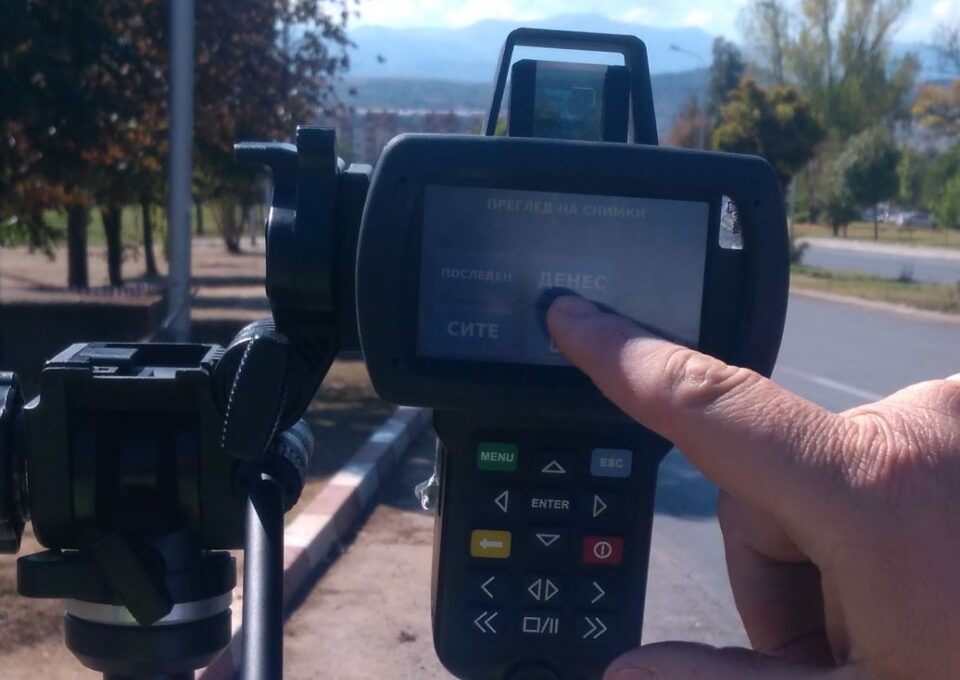 СЕ РУШАТ РЕКОРДИ: Полиција деновиве со радар регистрирала рекордна брзина во Македонија!