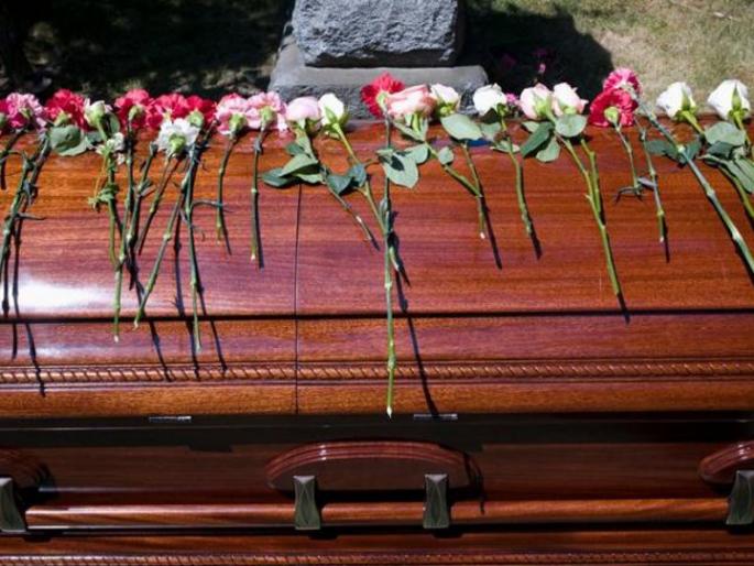 ФОТО: Семејството го погребало Саша, па го виделе во Нови Сад- невидена конфузија при погреб во Србија