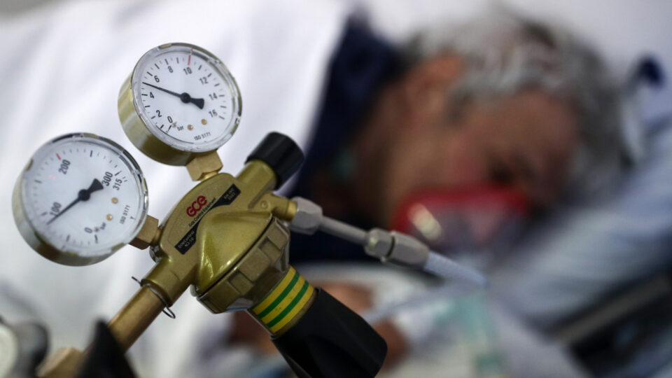 ТРАГЕДИЈА: Деветмина пациенти со корона починаa поради расипана цевка за кислород во Русија