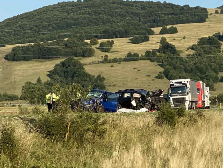 Ужасна сообраќајка попладнево го вознемири Балканот: Возилата уништени до непрепознатливост, две лица загинаа во БиХ