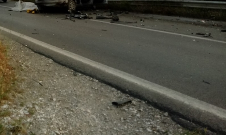 Сител објави фотографија од сообраќајката кај Хиподром- автомобилот целосно уништен (ФОТО)