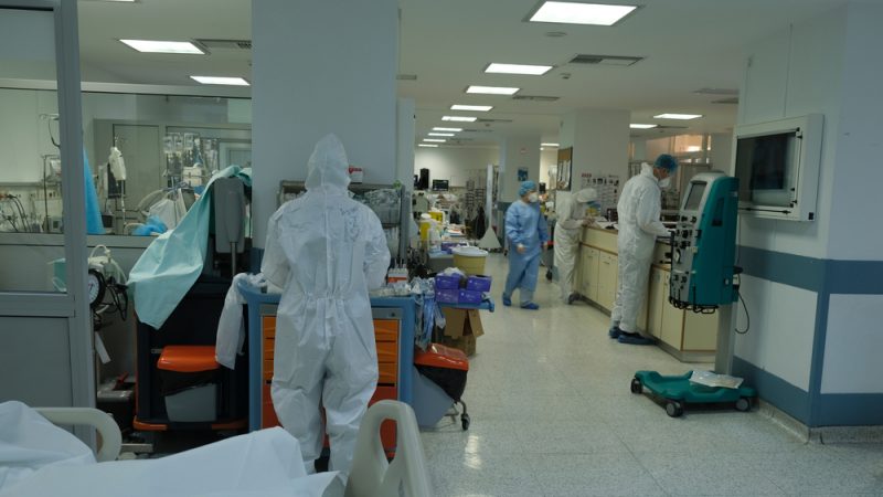 Невакцинираните лекари од утре на принуден неплатен одмор- мерката на владата во Грција стапува на сила