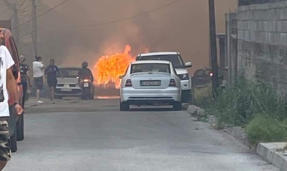 СТРАШНИ СЛИКИ ОД КОЧАНИ: Едно противпожарно возило изгоре, луѓе бегаат на сите страни- градоначалникот очајно бара помош! (ФОТО)