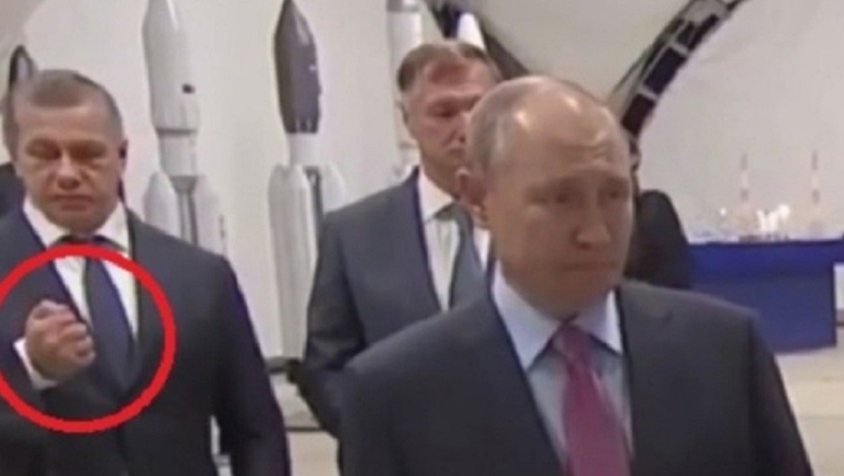 ВИДЕО: Фати мува во лет што леташе околу главата на Путин