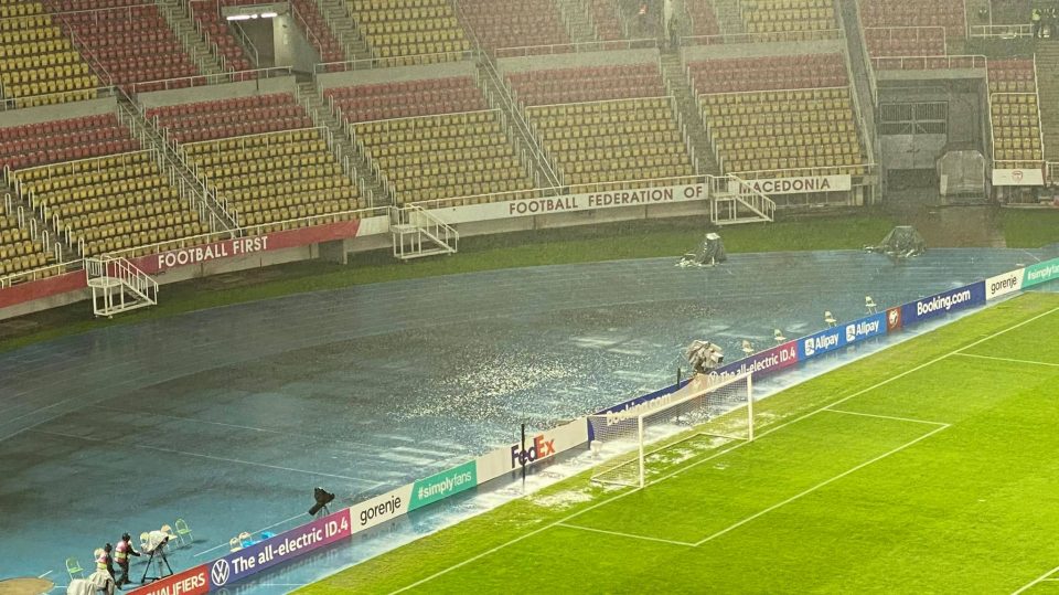 ВОНРЕДНА ВЕСТ: По силниот дожд во Скопје, теренот е под вода, ќе се игра ли воопшто мечот со Германија?! (ФОТО)