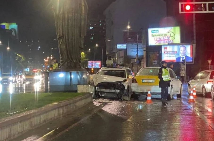 ВОНРЕДНА ВЕСТ: Тешка сообраќајка вечерва во центарот на Скопје (ФОТО)