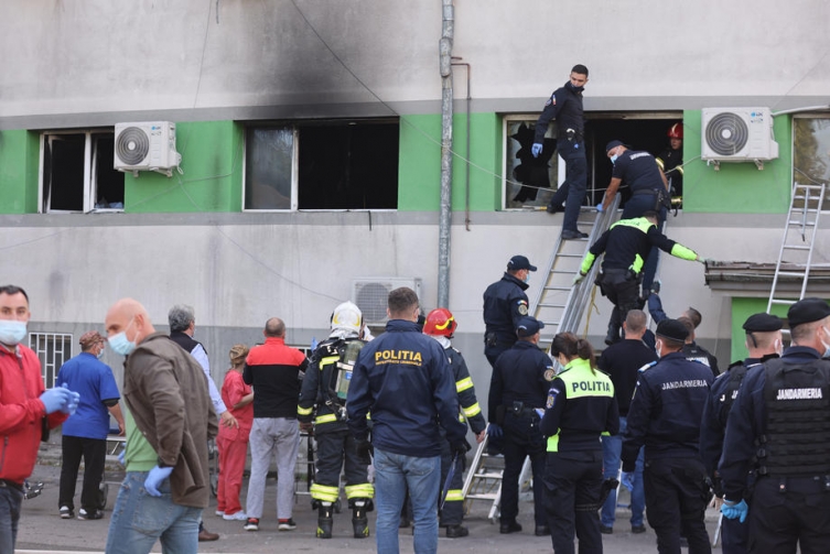 Случајот ќе се води како ПОВЕЌЕКРАТНО УБИСТВО: Најмалку 9 лица загинаа во пожар во ковид болница во Романија (ФОТО+ВИДЕО)