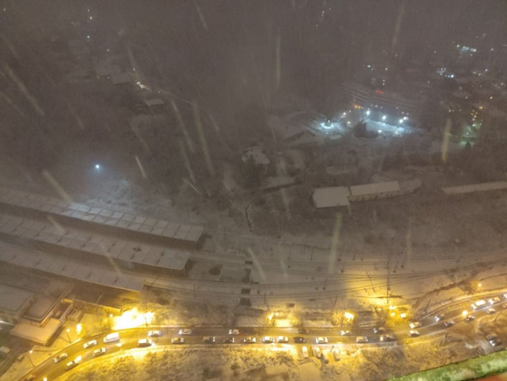 Доаѓа ли снегот кон Македонија: Овој балкански главен град вечерва е под снежна покривка (ФОТО+ВИДЕО)