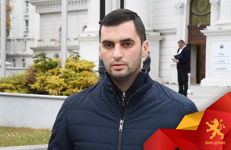 Во 5:30 рано утрово полицијата упаднала во домот на пратеник од ВМРО-ДПМНЕ!