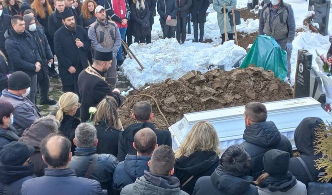 Мајката на Кика со потресен говор на гробот се прости од својата ќерка