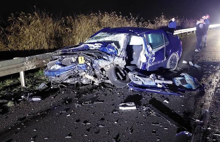 СТРАВИЧНИ СЦЕНИ: Автомобилите целосно уништени, но за среќа сите се живи- страшна сообраќајка кај Војводина