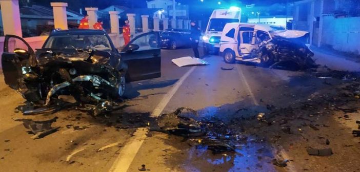 ТРАГЕДИЈА: Две лица загинаа попладнево во страшна сообраќајна несреќа која се случи кај Сутоморе