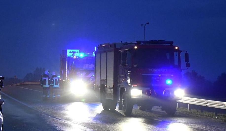 ТРАГЕДИЈА: Момче (27) загина на лице место откако со автомобил удри во надвозник- несреќа во Хрватска