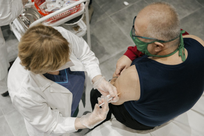 ЗАГРОЗЕНИ 430 ПАЦИЕНТИ: Докторка под сомнеж дека давала вакцини со сомнителна течност во Германија
