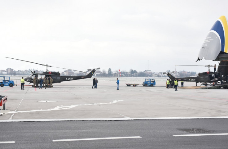 ФОТО: Погледнете ги новите американски хеликоптери кои стигнаа за вооружените сили на БиХ