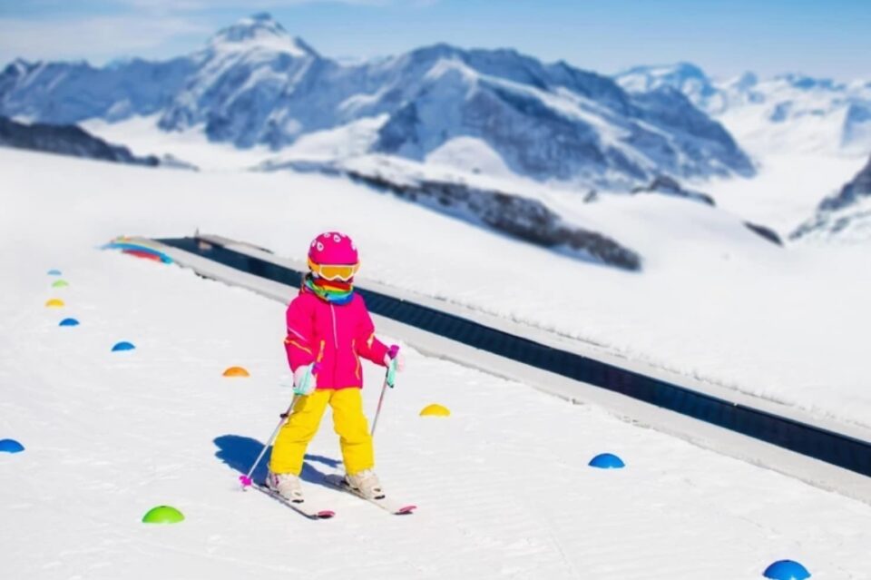 ТРАГЕДИЈА НА СКИЈАЛИШТЕ: Девојче (5) учело да скија, кога на неа налетал маж- детето починало, а тој е обвинет за убиство