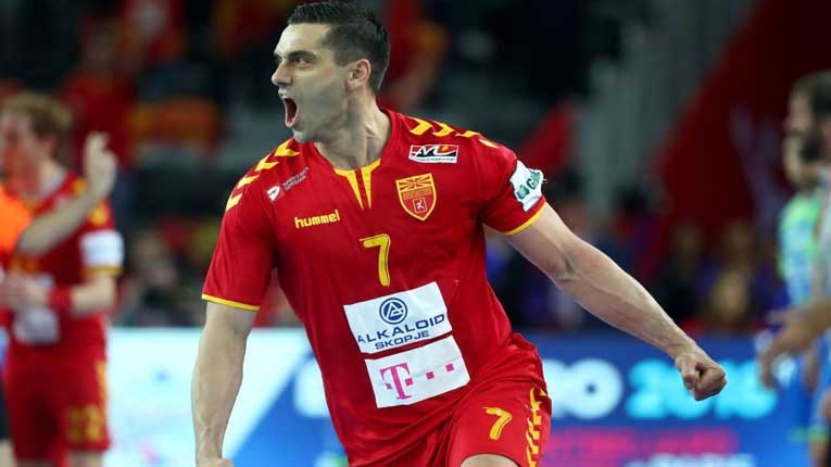 Кире Лазаров вечерва соопшти дали ќе продолжи да игра за Македонија