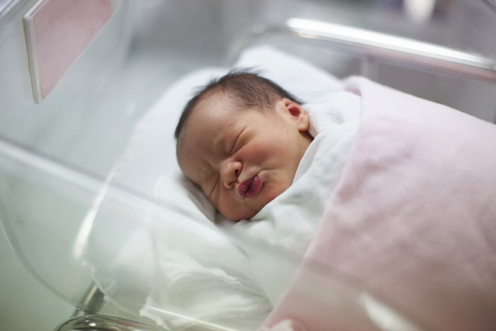 НАЈНОВА ВЕСТ: Првото бебе се роди во 00:01 часот- мајката го роди петтото дете