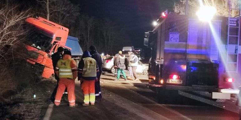 Едно лице загина во судар на македонски камион и автомобил во Бугарија
