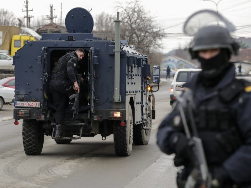 Полицаец синоќа околу полноќ смртно застрелан од свој колега на приватна седенка- кобна несреќа блузи Приштина