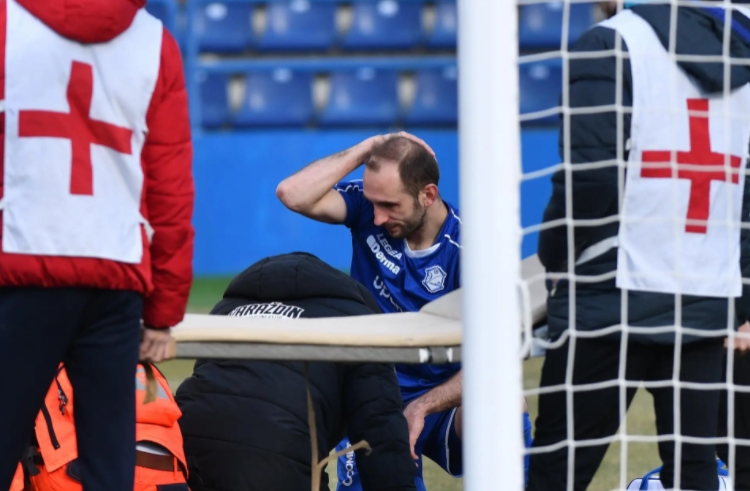 На многумина им се слоши од глетката: Хрватски фудбалер ги скрши двете нозе (ФОТО)