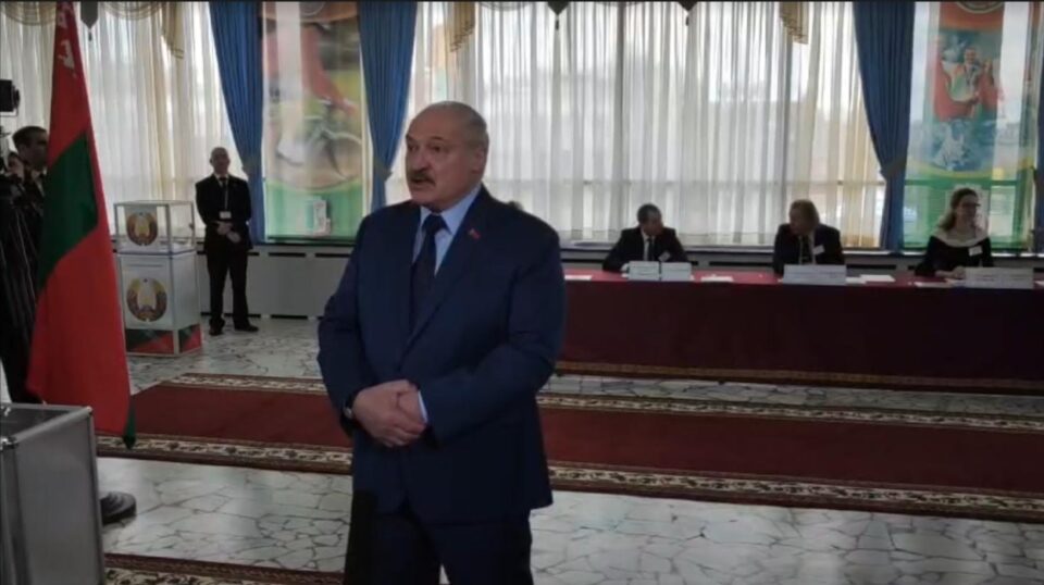 Лукашенко излезе со застрашувачки зборови и порака до Зеленски: Ова сега е само конфликт, за ден или два ќе има војна, за три дена масакр