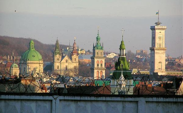 ВОЕНИ ПРОФИТЕРИ: Погледнете колку се зголемени цените за изнајмување стан во западниот дел од Украина