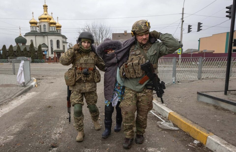 Што се крие зад повлекувањето на Русија од северот на Украина? Киев тврди дека станува збор за ИЗМАМА!