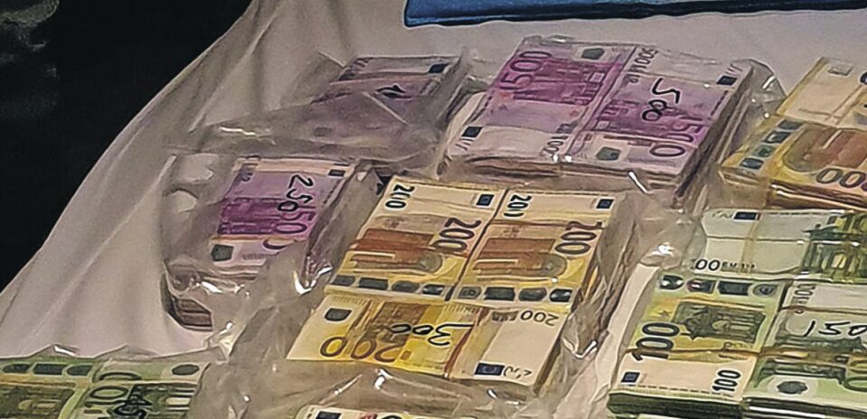 ФОТО: Нарко бос од Балканот уапсен со 5 милиони евра во кеш во Амстердам (КУФЕРИ ПОЛНИ СО ПАРИ)