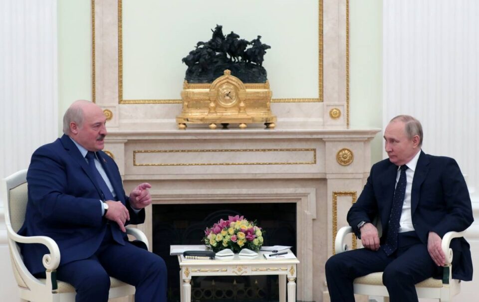 Лукашенко зборува со устата на Путин: Ако Киев не го потпише договорот, тогаш ќе мора да го потпишат чинот на предавање