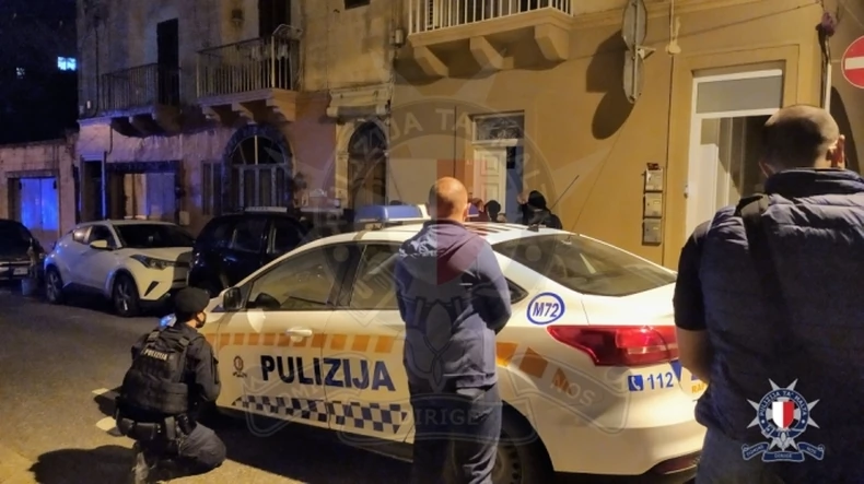 АМАЈЛИЈА ЗА СРЕЌА: Андреа Г. (34) уапсена на Малта зошто во новчаникот носела предмет кој УБИВА!
