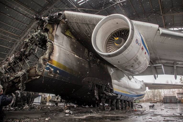 Погледнете што остана од најголемиот авион на светот (ФОТО)