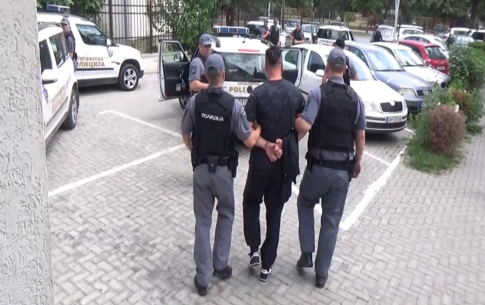 НАЈНОВА ВЕСТ: МВР утрово објави снимка од апсење на пет лица во скопско (ВИДЕО)