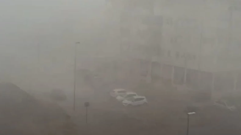 АПОКАЛИПСА вечерва во Подгорица: Градот „исчезна“ во невремето- застрашувачка снимка од бура која коси сè пред себе (ВИДЕО)