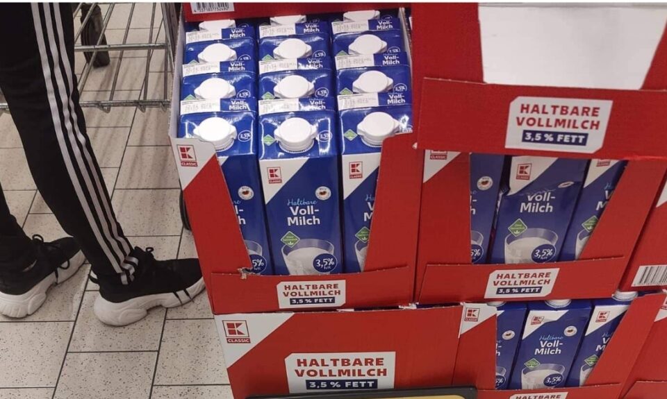 ФОТО: Нема да ви се верува колку чини литар млеко во Германија во моментов