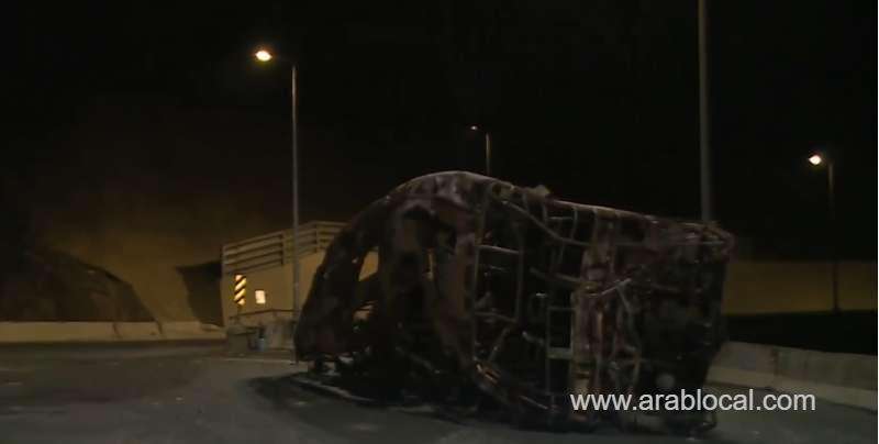 МУ ОТКАЖАЛЕ КОЧНИЦИТЕ: 20 лица загинаа откако полн автобус удри во мост, се преврте и запали во страшна несреќа во С. Арабија (ВИДЕО)