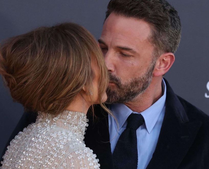 Џенифер Лопез го украде вниманието на премиерата на Air, филм со Бен Афлек: Вљубен изглед и размена на бакнежи (ФОТО+ВИДЕО)