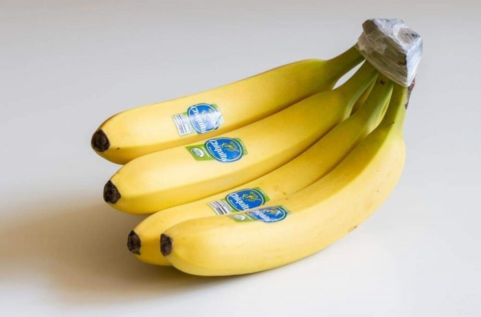 Налепниците на бананите не се ставаат БЕЗ ПРИЧИНА: Кога ќе дознаете кое е нивното значење постојано ќе ги гледате