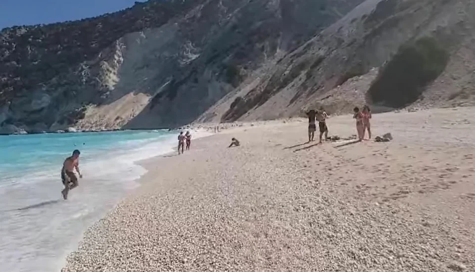 Јасмина објави слика од синот од плажа во Грција, а потоа се случи нешто што не го очекуваше: „Жените овде се бетер од мажите“ (ФОТО)