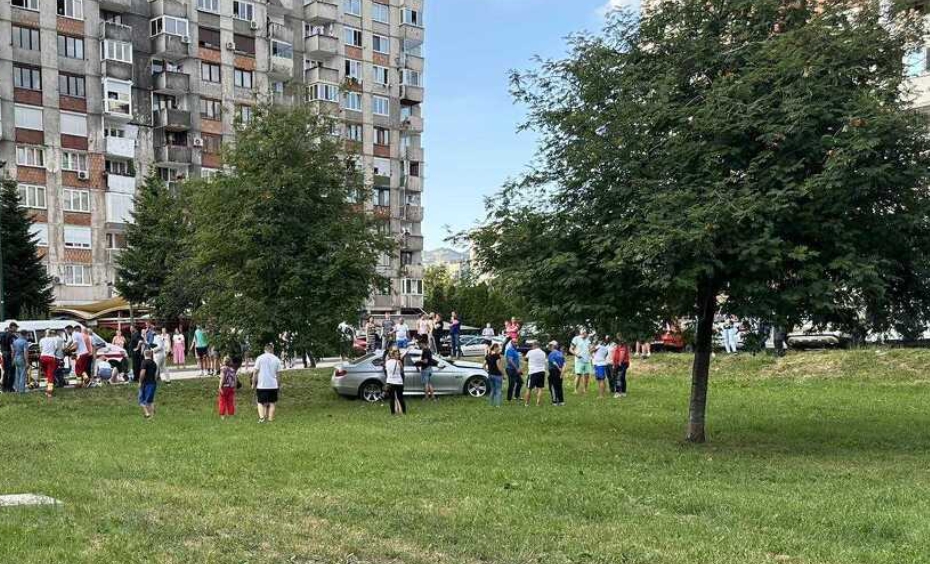 ФОТО: БМВ вечерва прегази две девојчиња, едно се бори за живот- тешка несреќа кај слаткарницата „Палма“ во Сараево