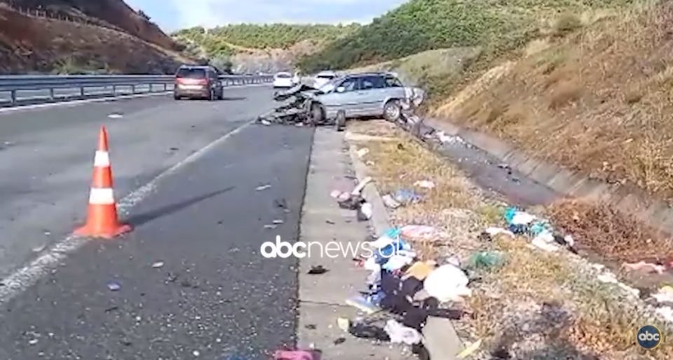 Семејство со три деца доживеа тешка несреќа враќајќи се од одмор во Албанија: Мајката е во многу тешка состојба (ФОТОГРАФИИ)